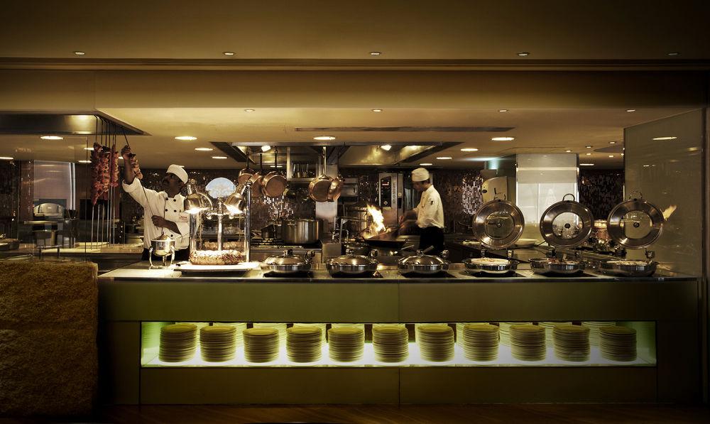 Hong Kong Skycity Marriott Hotel Εξωτερικό φωτογραφία A live kitchen at a hotel