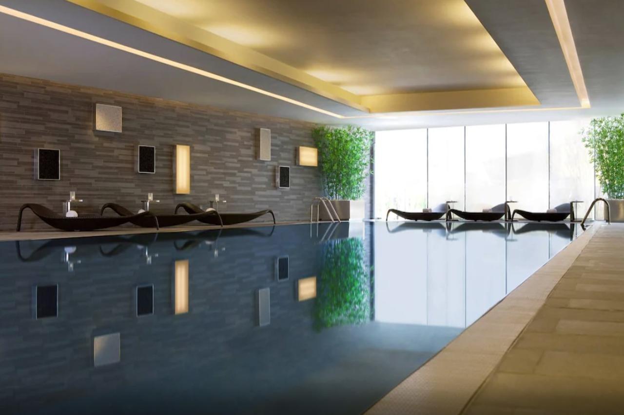 Hong Kong Skycity Marriott Hotel Εξωτερικό φωτογραφία The pool at the spa