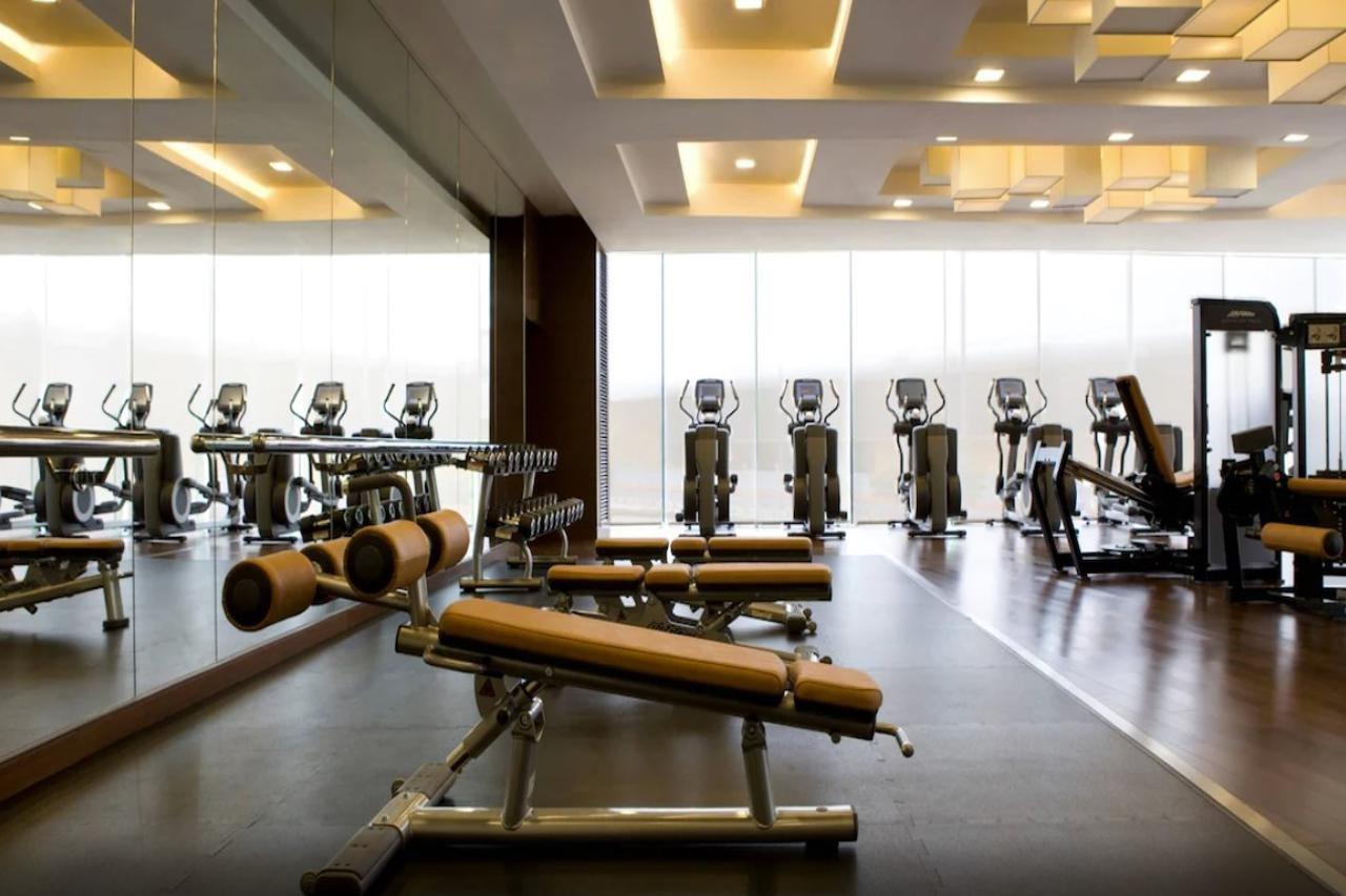 Hong Kong Skycity Marriott Hotel Εξωτερικό φωτογραφία The gym at the hotel