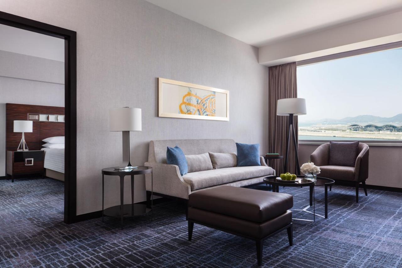 Hong Kong Skycity Marriott Hotel Εξωτερικό φωτογραφία A suite at the hotel